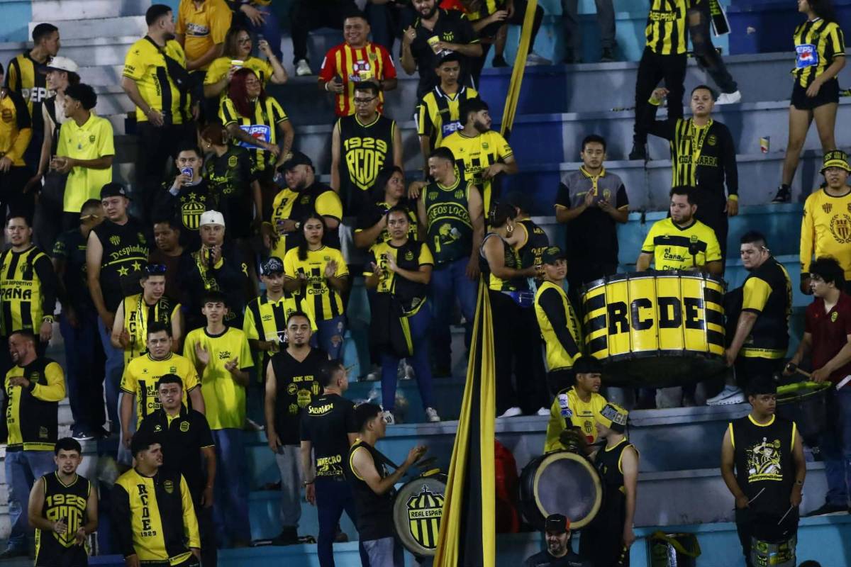 Fiesta del Real España en su debut, chicas, del Mundial a la Liga y fuerte golpe