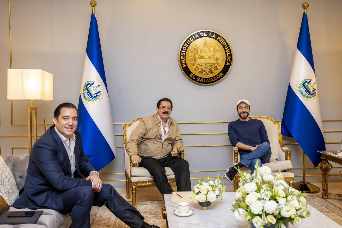 Reunión del expresidente Zelaya con el mandatario de El Salvador, Nayib Bukele.
