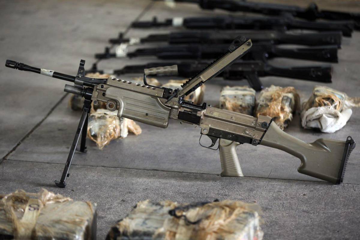 Bañadas en oro: el poderoso armamento decomisado por Honduras