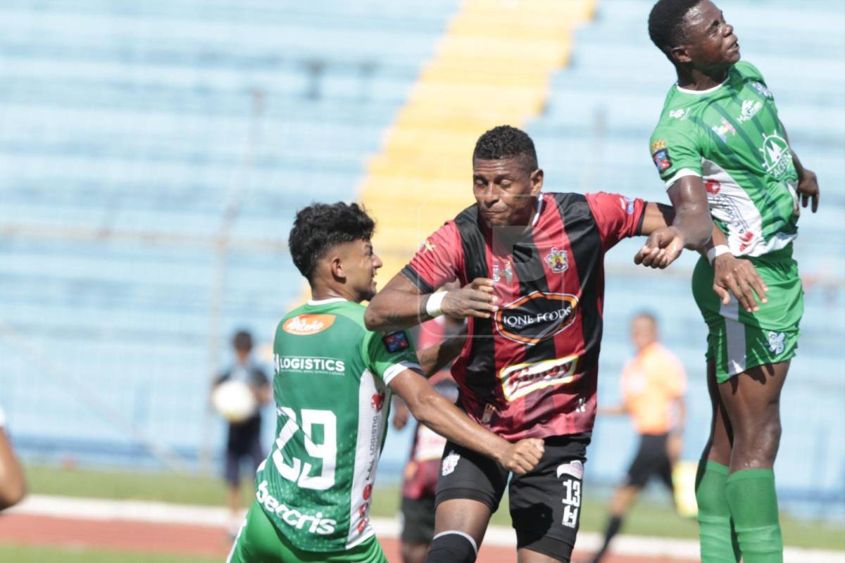 Carlo Costly fue titular en el Lone FC y se enfrentó al Platense, el equipo que lo hizo debutar en Liga Nacional.