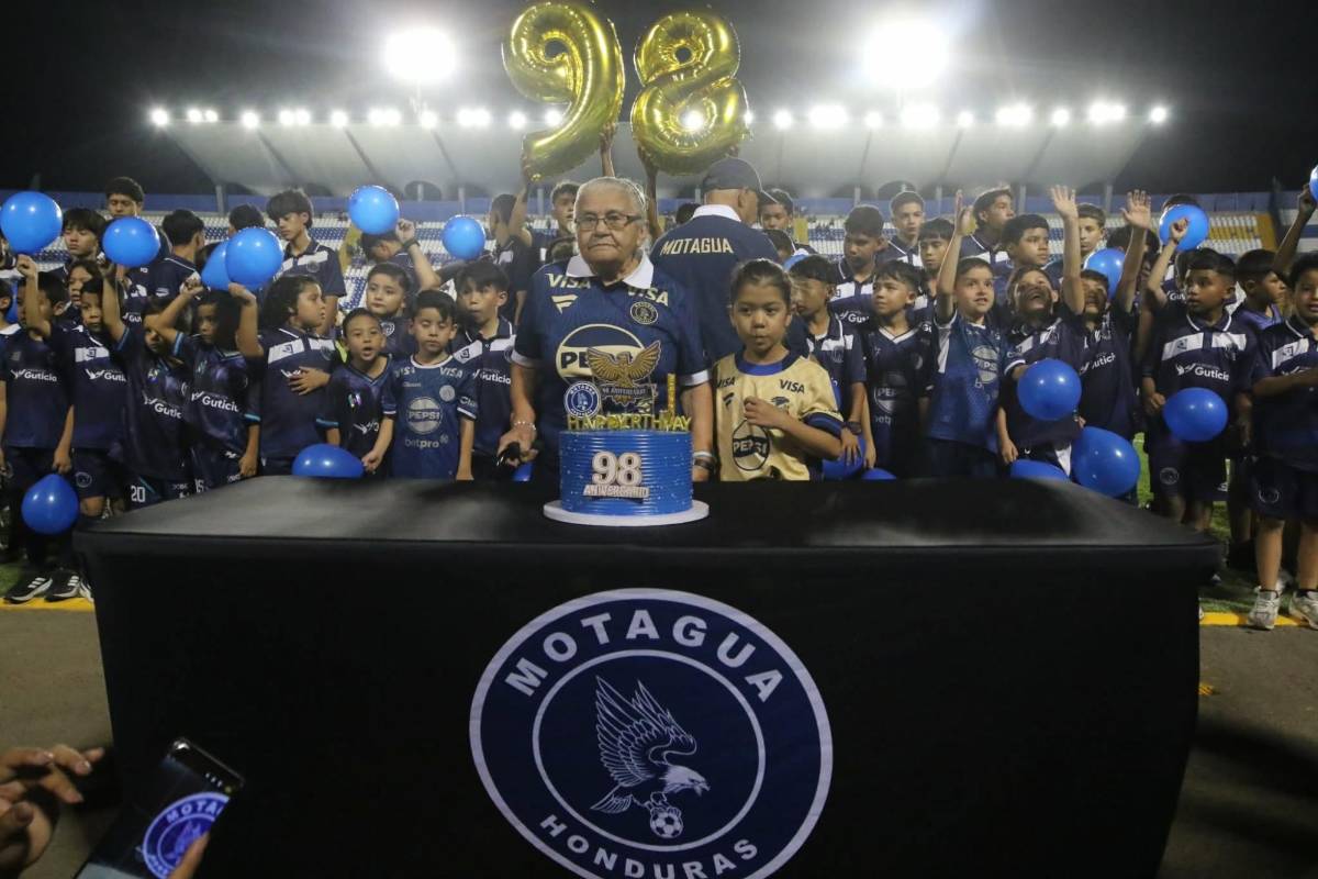 Emilio sorprende con Virginia en el Nacional, fiesta de Motagua y bellezas