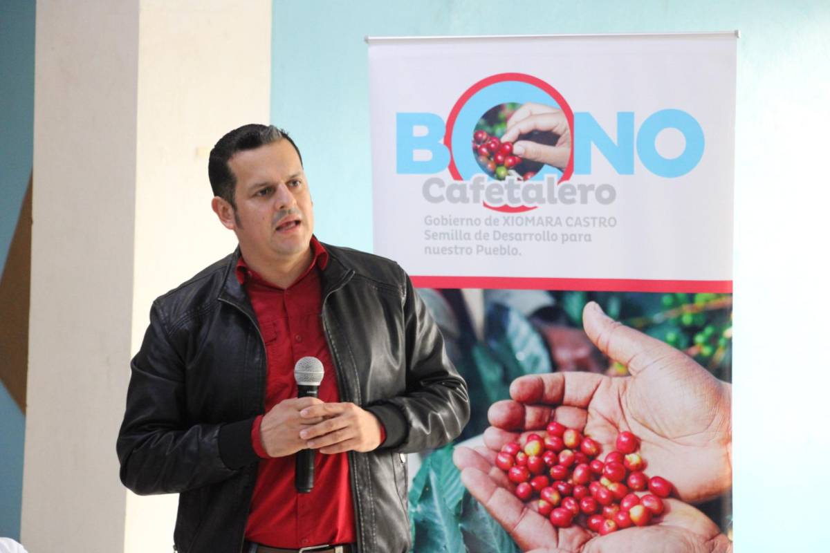 Carlos Murillo, viceministro de la SAG prometió incrementar los alcances de los beneficios para el sector café y renovar fincas en Honduras.