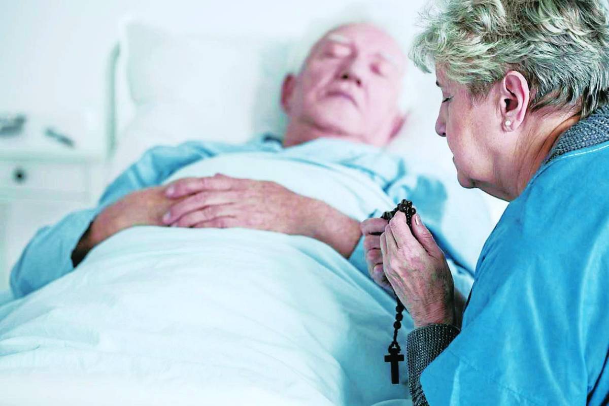 Esposo agoniza y la esposa no sabe qué decir