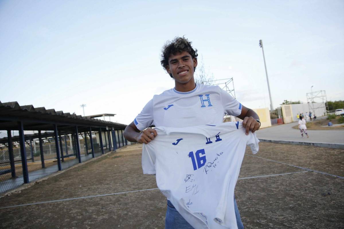Redondo y su pareja presentes; bella catracha y mundialista en el Haití-Honduras