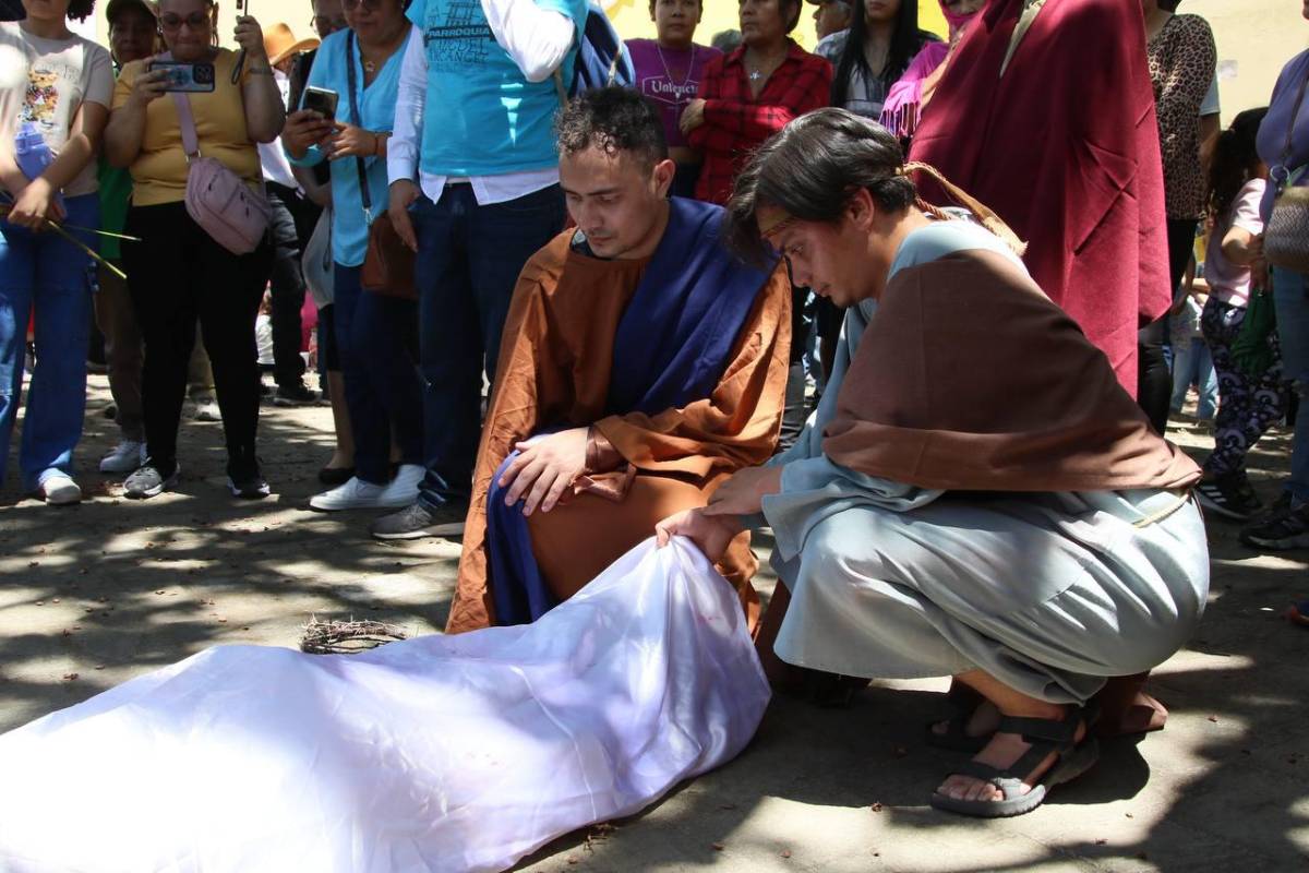 Con fe y devoción, hondureños reviven la Pasión de Cristo en Viernes Santo