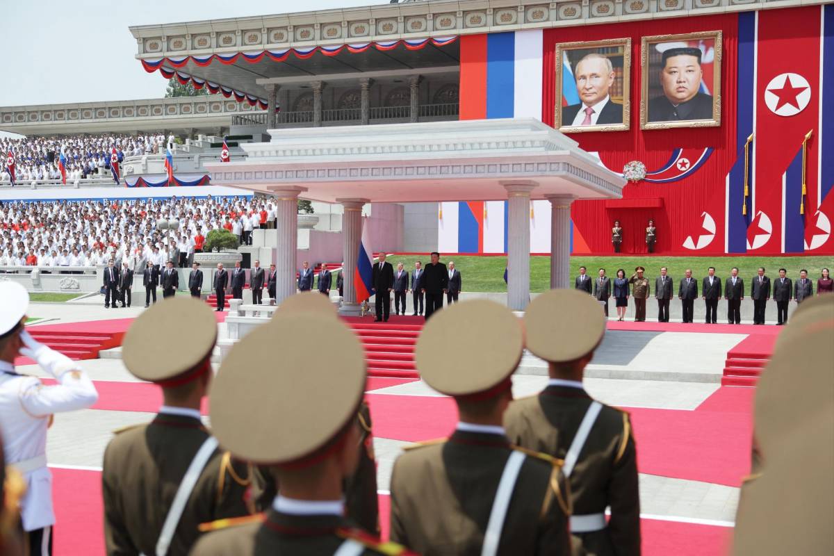 Putin tuvo un recibimiento lleno de pompa en Pyongyang.