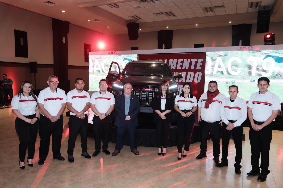 Ejecutivos de JAC Honduras presentan el nuevo Pick Up T9 Automático 4×4.