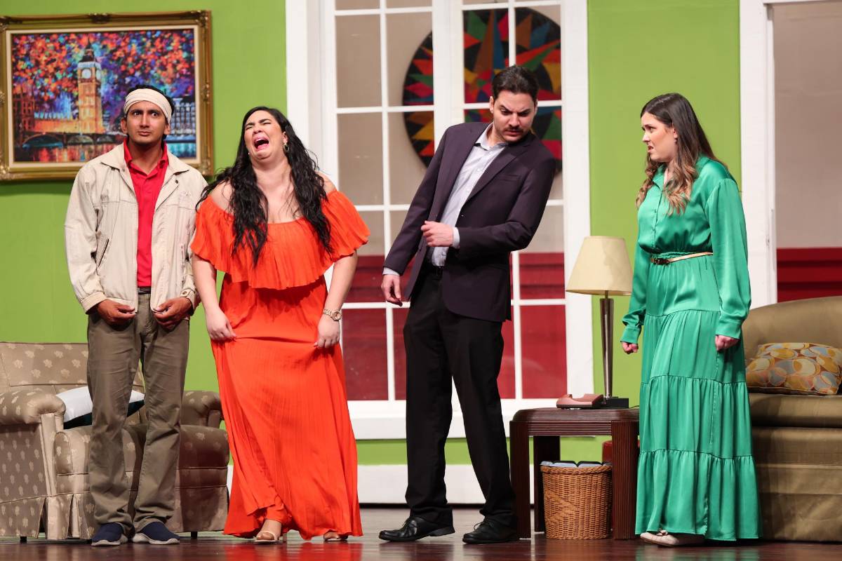 Una noche de teatro llena de risas y por el 60 aniversario de Diario La Prensa