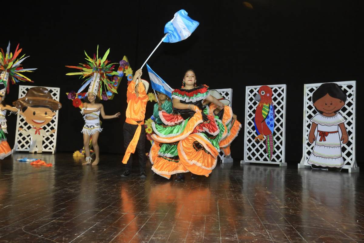 EIS celebra la cuarta edición del Encuentro Cultural de Danzas
