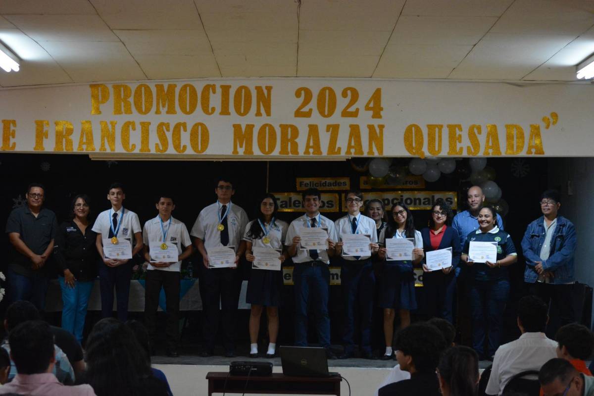 Premian a niños y jóvenes ganadores de olimpiadas de matemática, física y química