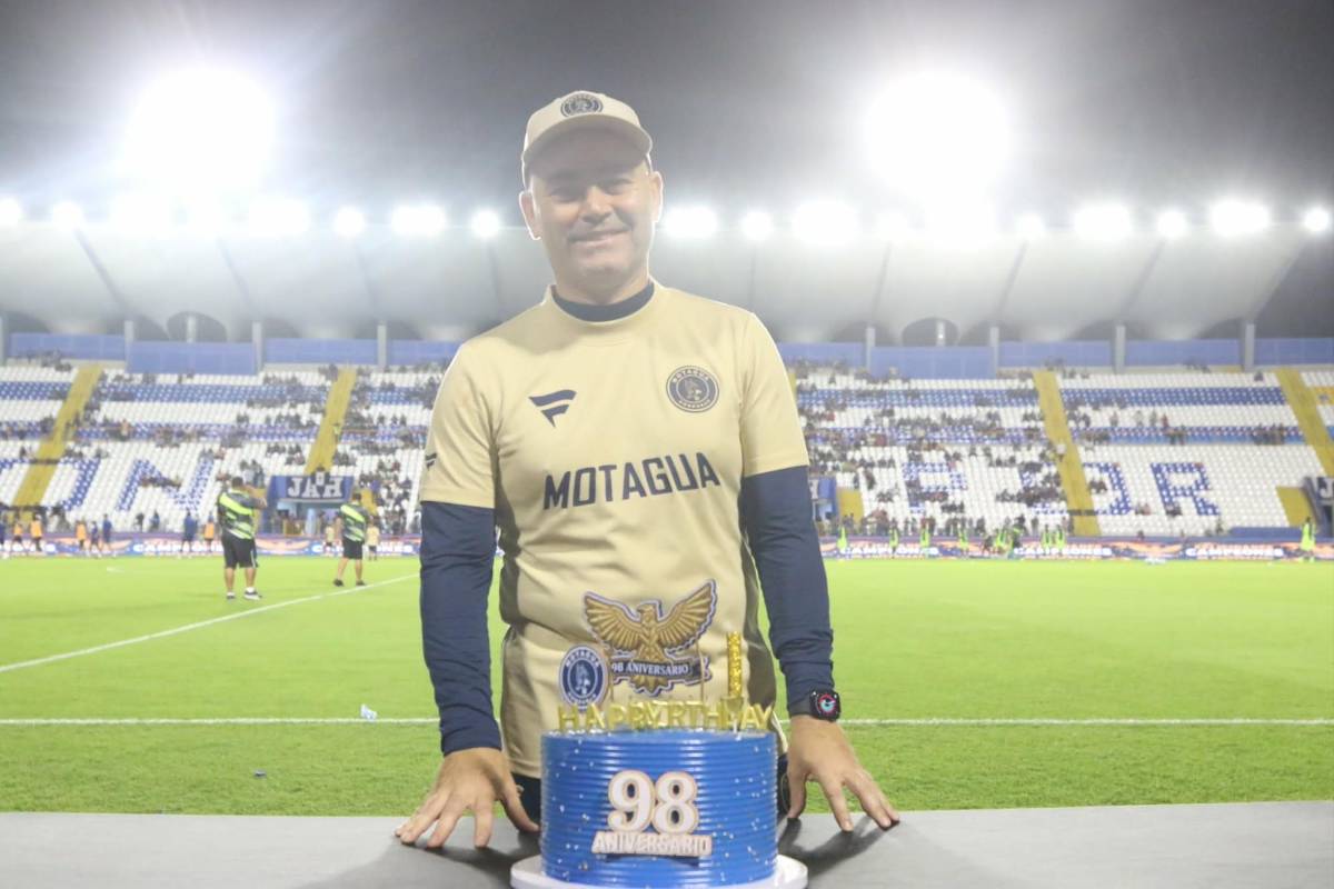 Emilio sorprende con Virginia en el Nacional, fiesta de Motagua y bellezas