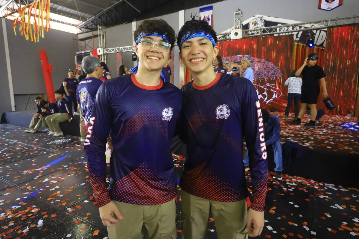 Seniors 2026 de la Freedom High School celebran su entrada triunfal