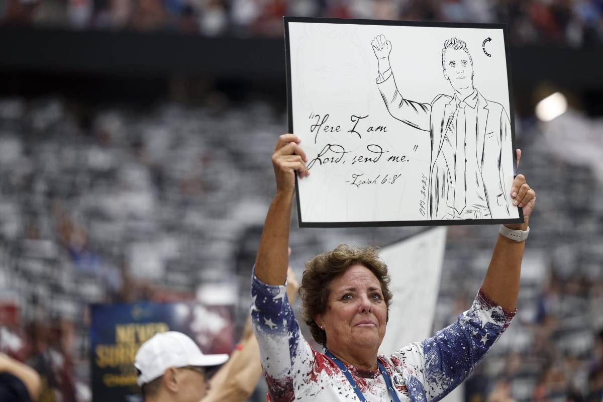 Miles de seguidores de Charlie Kirk se dan cita en Arizona para despedirlo junto a Trump