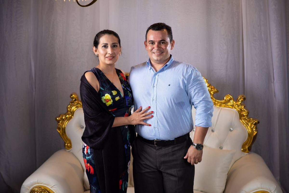 Moris Alvarado y Paola Banegas se unen en sagrado matrimonio