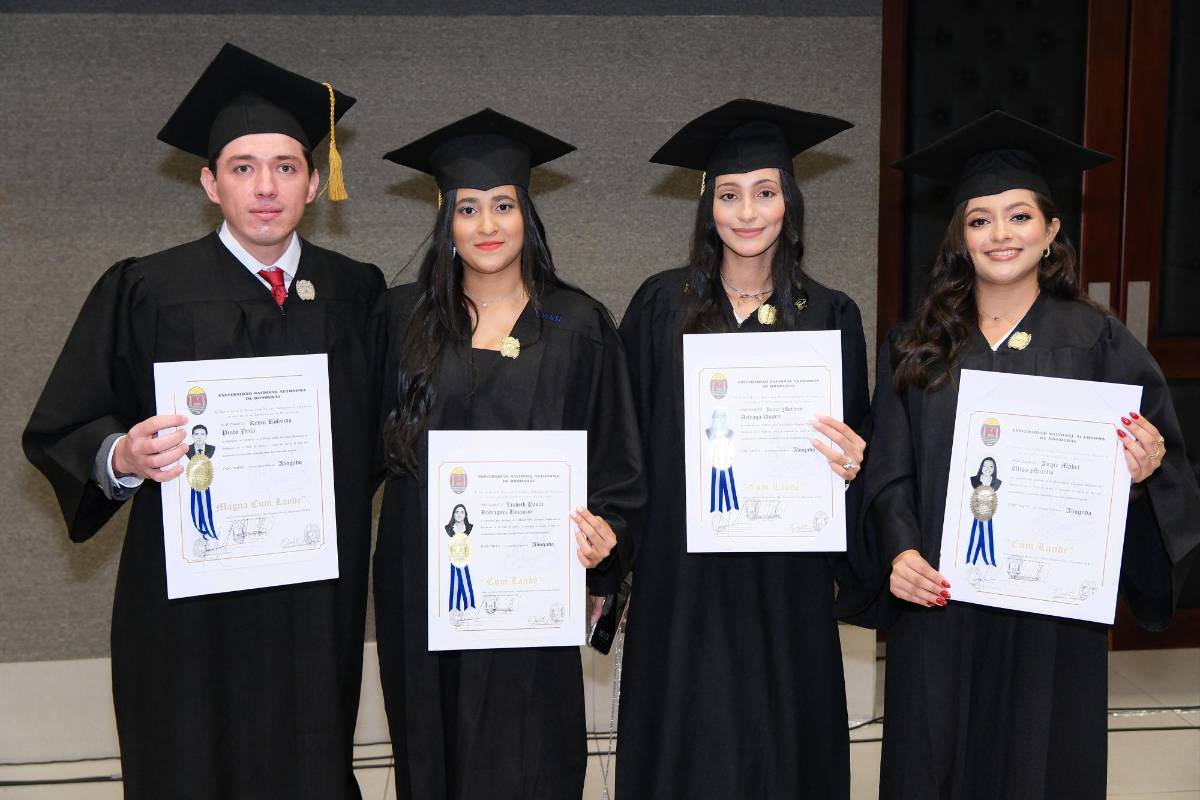 Orgullo por los nuevos egresados de la Unah Cortés
