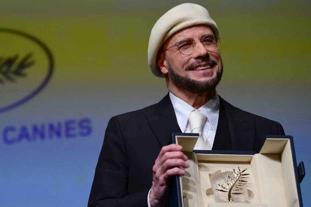 ¡Guapísimo! John Travolta impacta con su aspecto rejuvenecido en Cannes