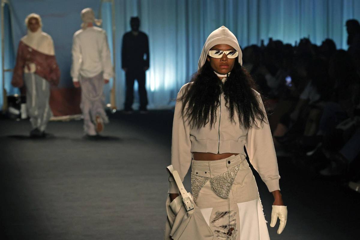 Todas las prendas de la colección son para hombres y modelos con modernos diseños urbanos.