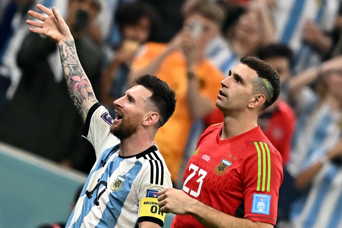 Messi y ‘Dibu’ Martínez celebrando la clasificación a semifinales del Mundial de Qatar 2022.