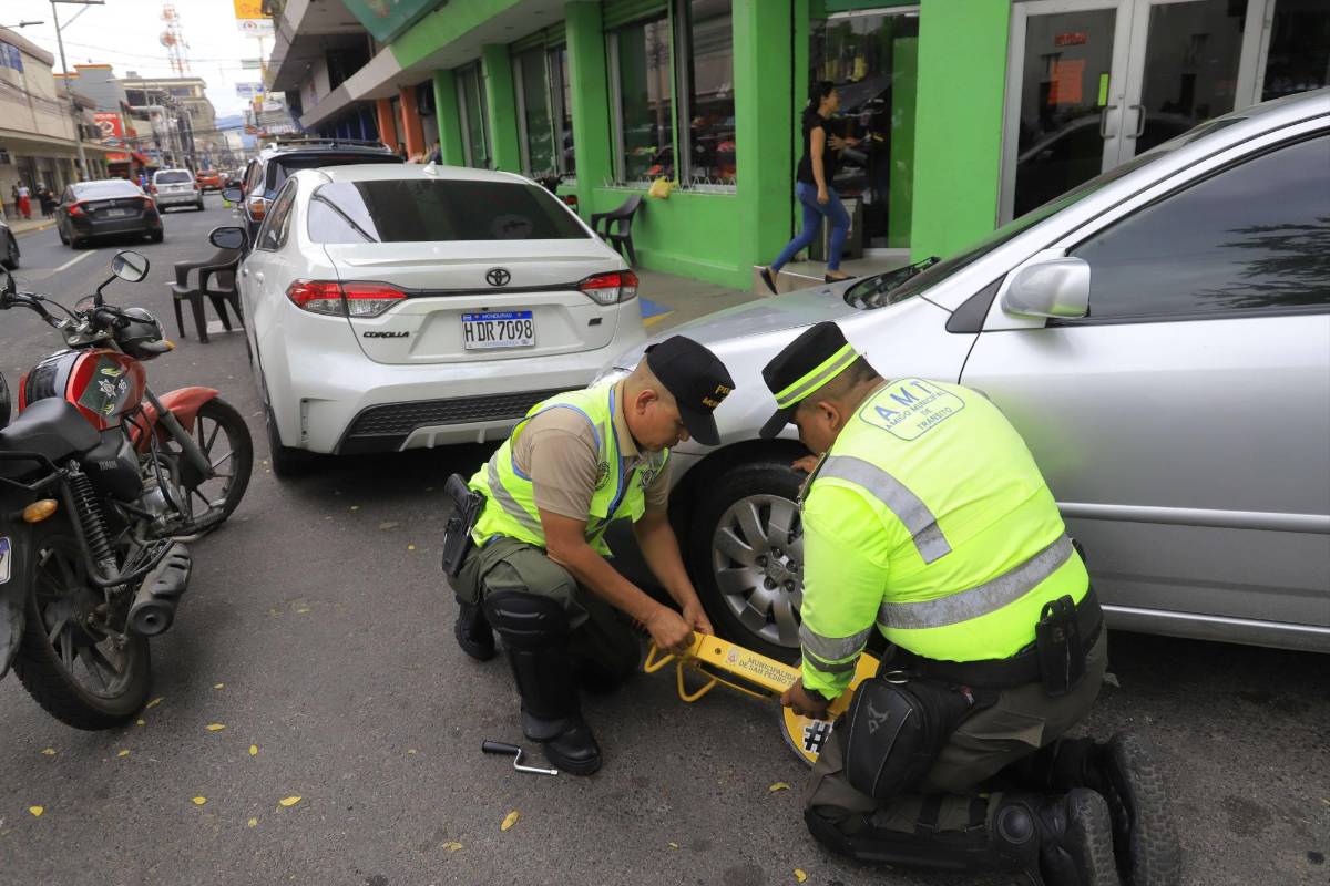 Desde el viernes empiezan las multas por estacionarse mal