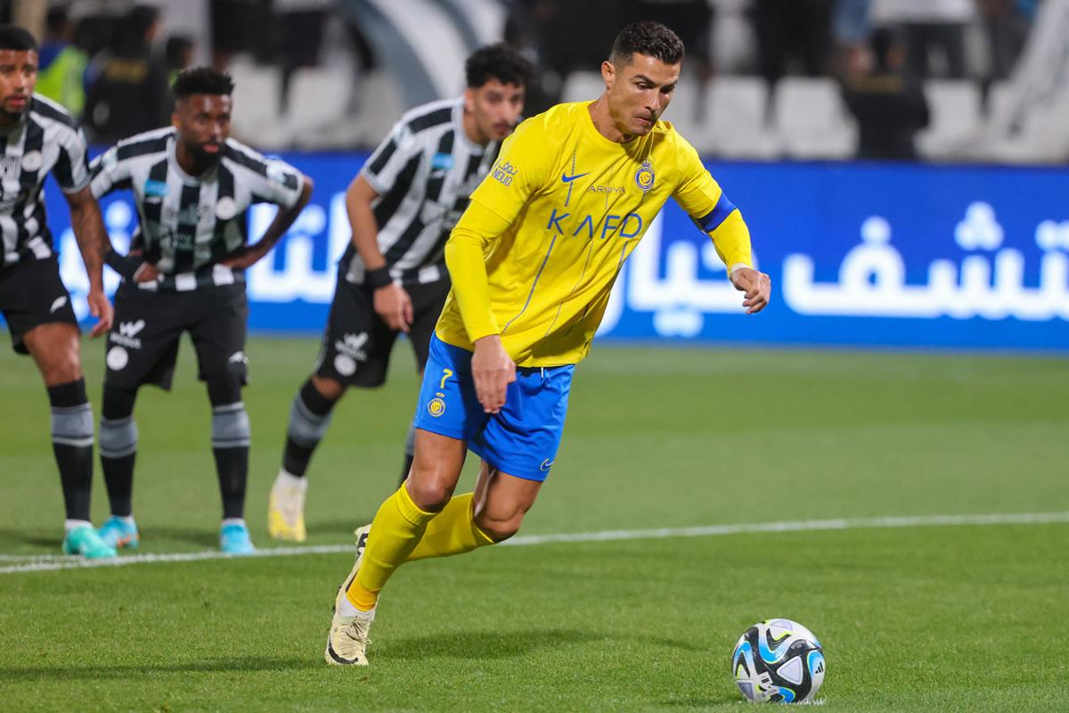 Cristiano Ronaldo anotó de penal su gol número 22 en la temporada de la Liga saudí.