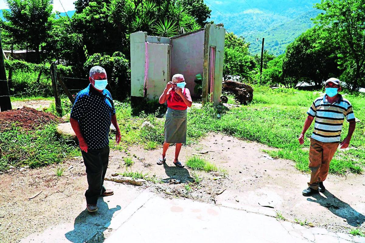 Secuelas de la destrucción en la comunidad santabarbarense.