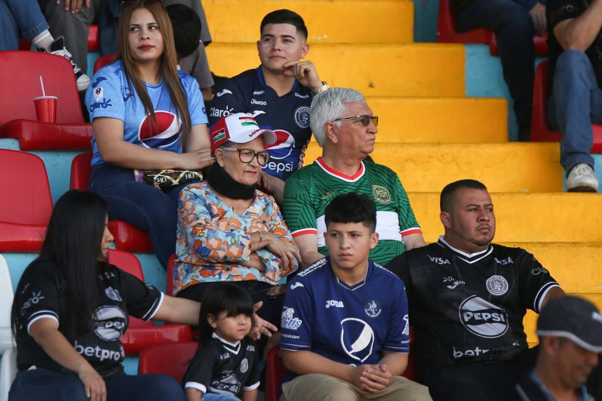 Bellezas, burla a Marathón, lanzan billetes a Henry Figueroa y él reacciona