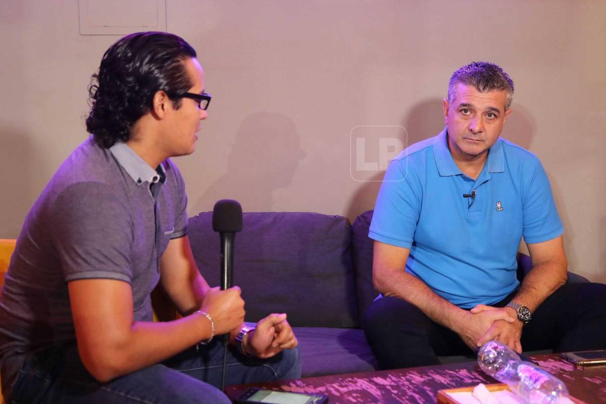 El periodista Víctor Bustillo conversó en Exclusiva con el seleccionador Diego Vázquez.