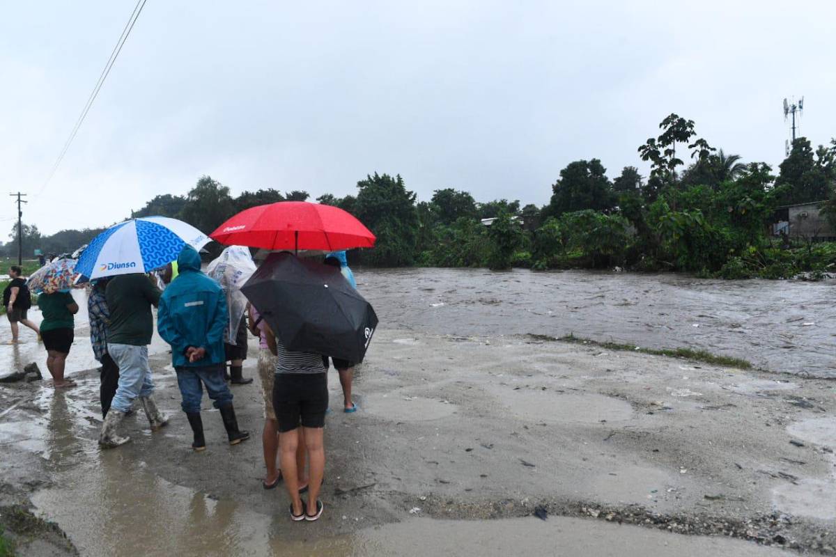 Frente frío con lluvias causa estragos en barrios bajos de San Pedro Sula