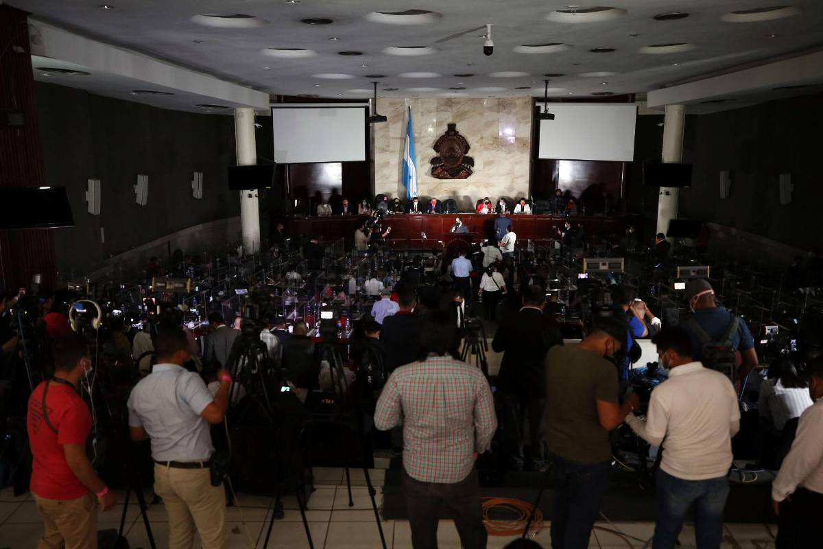 Sin fecha para elegir nuevo fiscal general