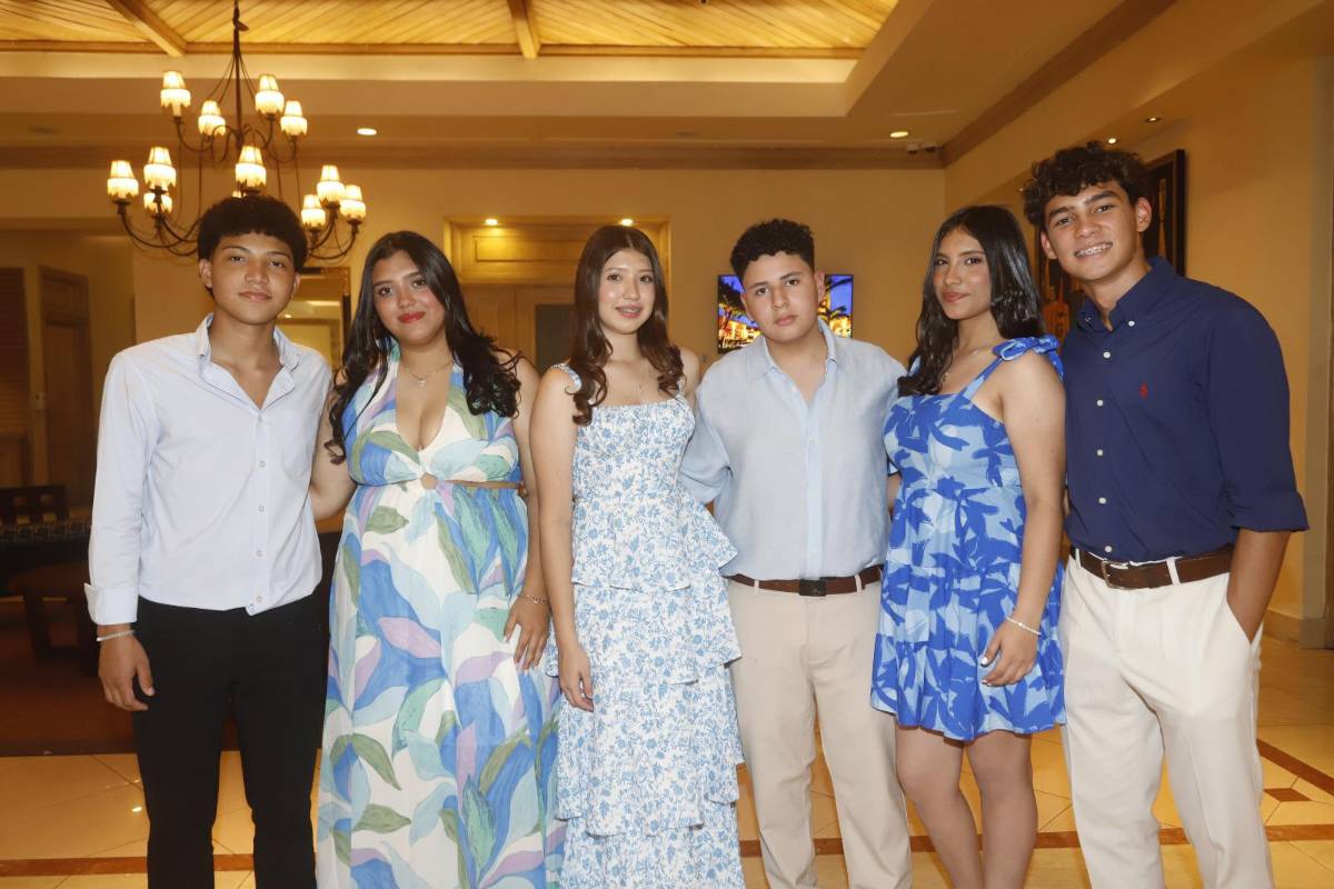 Seniors 2025 de la Happy New Dawn realizan su desayuno