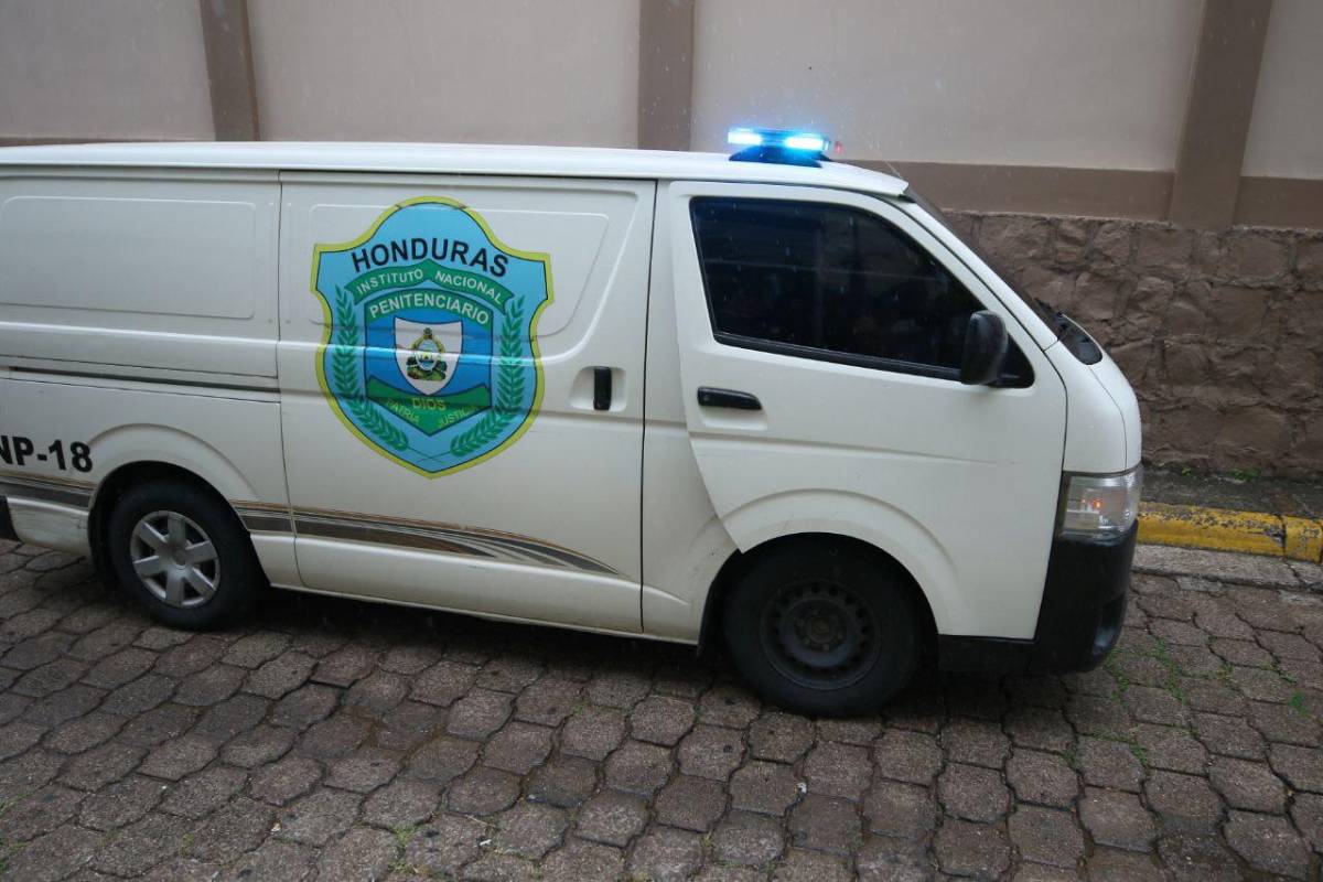 Con gritos eufóricos llega el diputado Nelson Márquez a su audiencia inicial