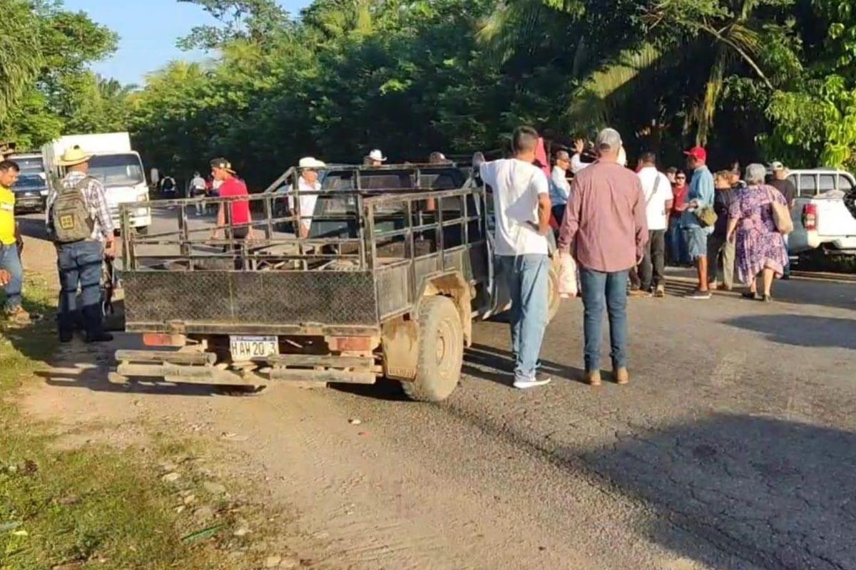 Con toma de carretera exigen derogar decreto de armas en Colón