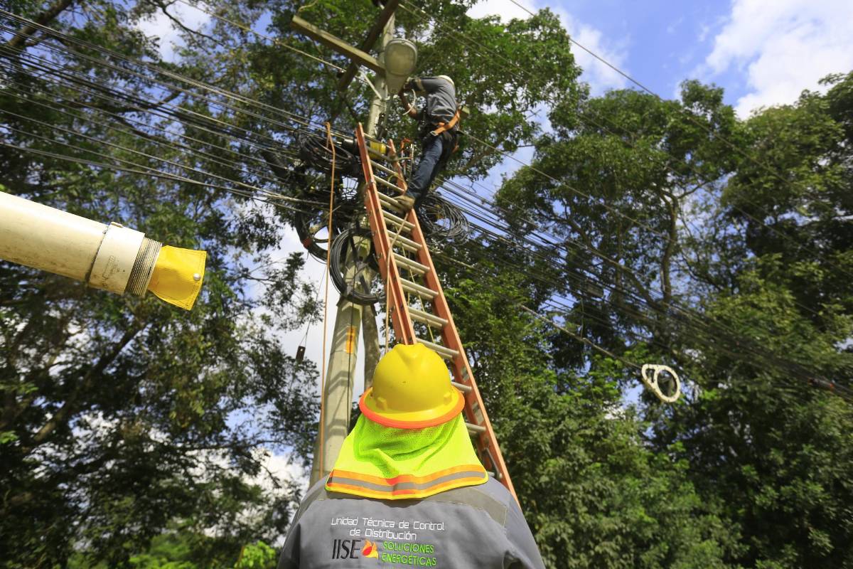 Más de L900 al mes se ahorran familias con subsidio de energía en Honduras