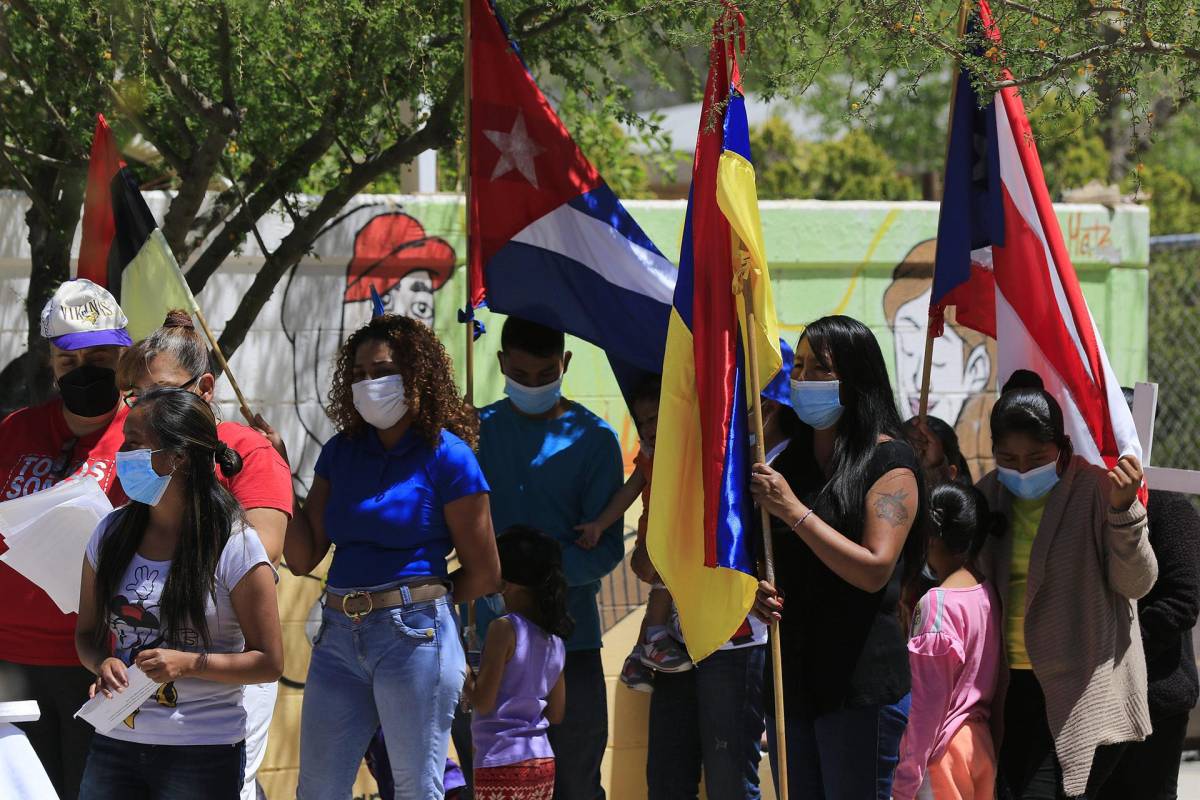 Migrantes hondureños recrean la Pasión de Cristo en la frontera de México con EEUU