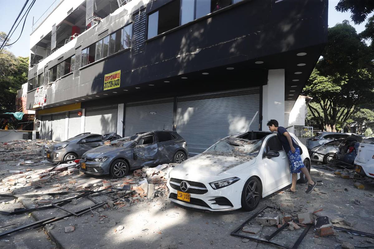 Colapsó histórica catedral: las impactantes imágenes del sismo de 7,4 en Colombia
