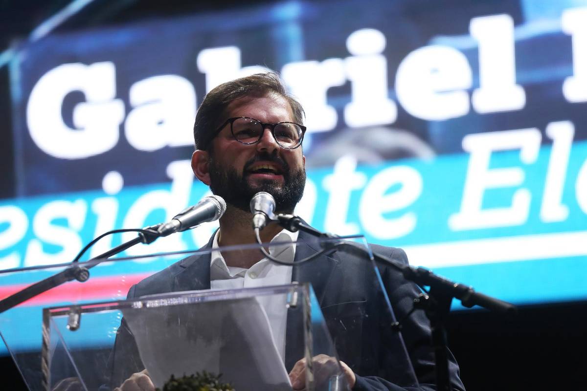 El izquierdista Boric arrasa en las urnas y lidera un cambio de era en Chile