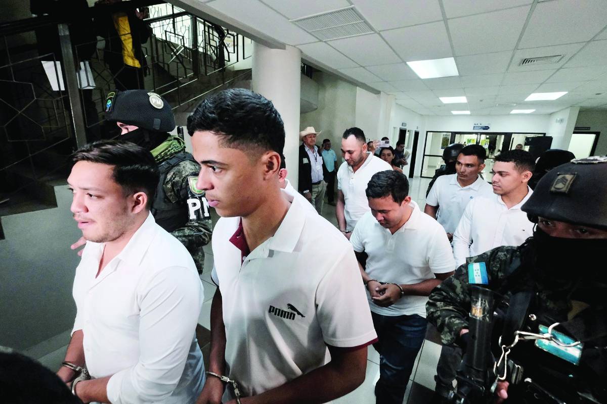 Por ocho delitos acusan a policías