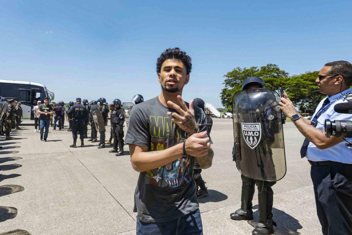 Bukele entrega a venezolanos encarcelados a cambio de rehenes estadounidenses