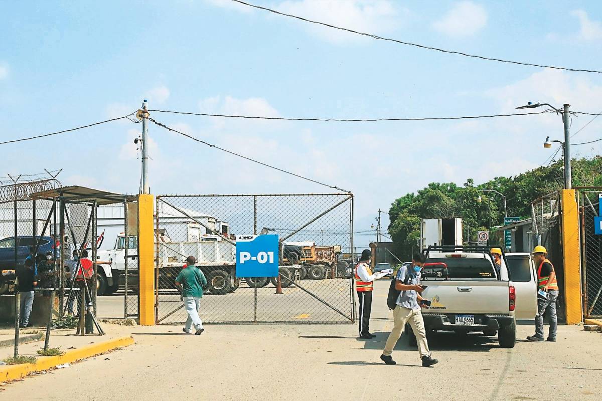 Crisis de contenedores afectará comercio navideño