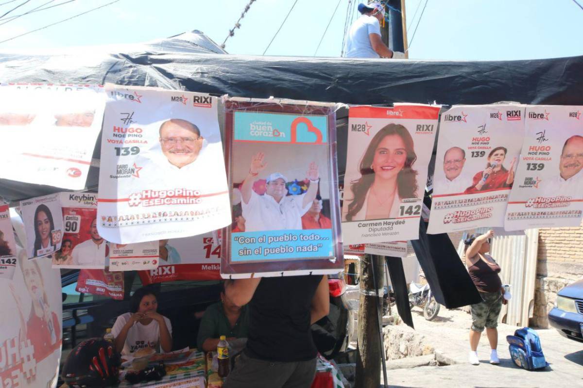 Reinstalan carpas con propaganda previo a elecciones en Tegucigalpa