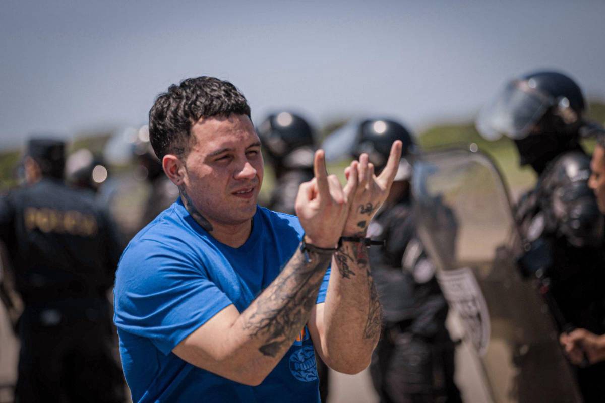 Bukele entrega a venezolanos encarcelados a cambio de rehenes estadounidenses