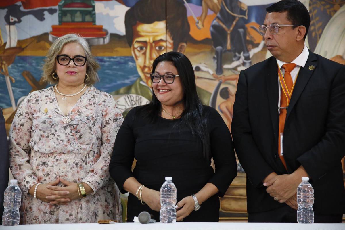 Lexy Medina asume el cargo de rectora de la UPNFM
