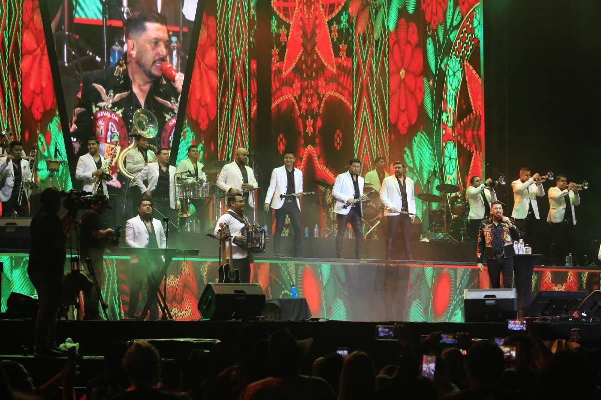 Luis Ángel El Flaco y Conjunto Primavera protagonizan tremenda fiesta romántica