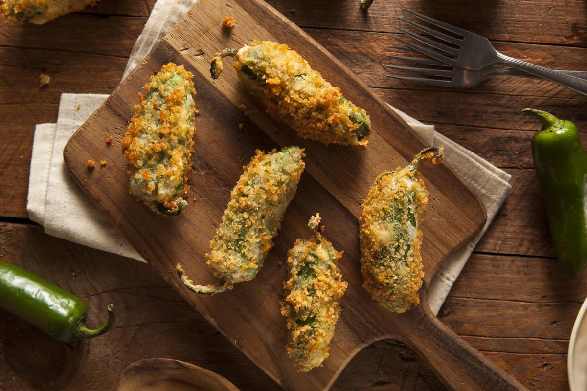 Disfruta de una picosa sensación con sabrosos jalapeños rellenos