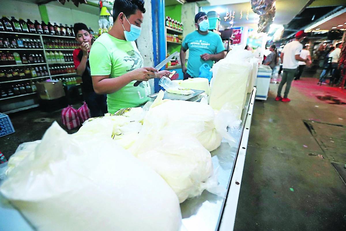 Baja precio de productos en mercados sampedranos