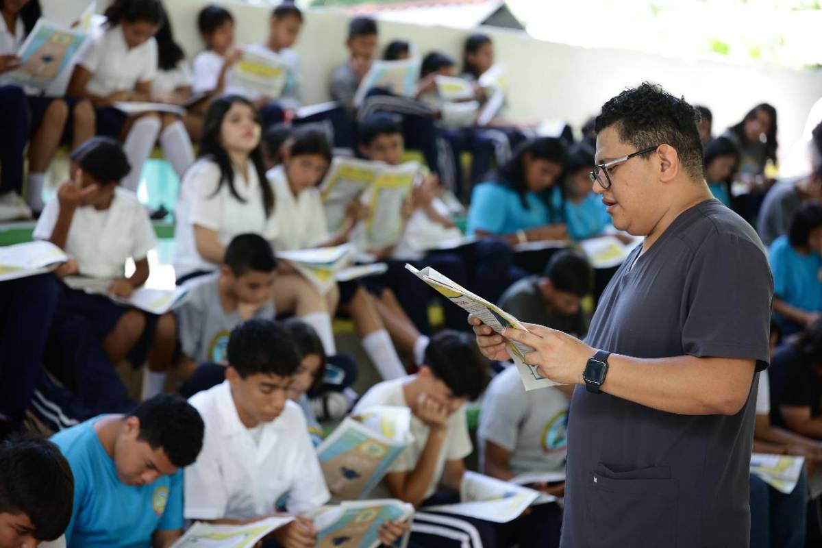 Fascículos de Mente Sana llegan a estudiantes del sector Calpules