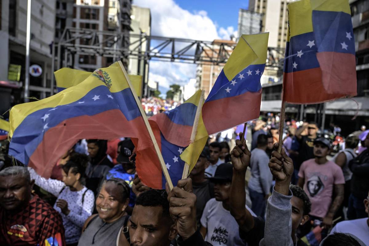 Maduro ordena encerrar en dos cárceles a detenidos en protestas contra resultados electorales