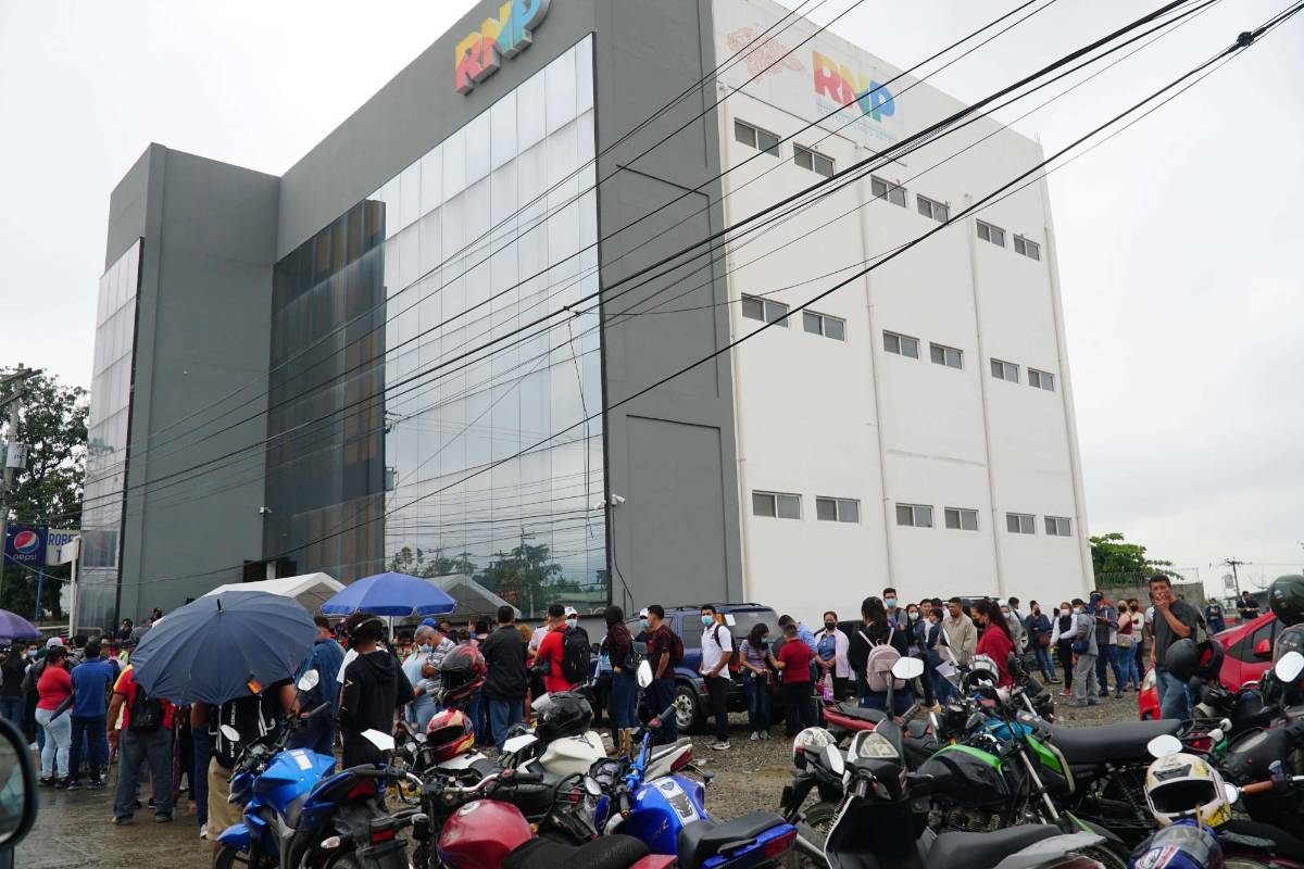 Abiertas hoy todas las oficinas públicas