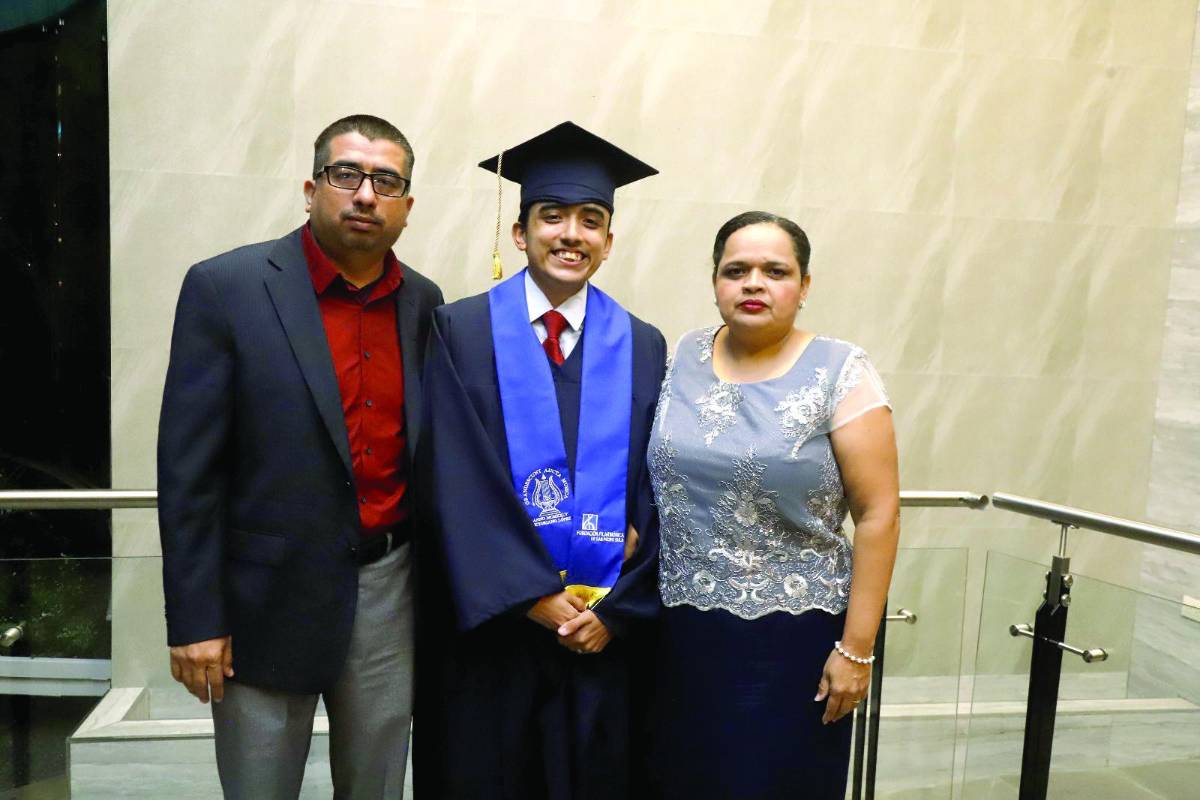 César Gómez padre, César Gómez hijo y Nohemi Ponce