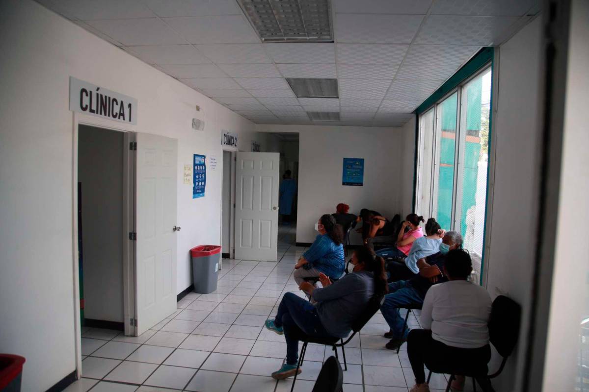 Salas UCI pasan de 90 pacientes a 36 hospitalizados por covid-19